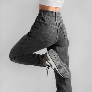 Vintage Levi’s mid dark wash sz 24